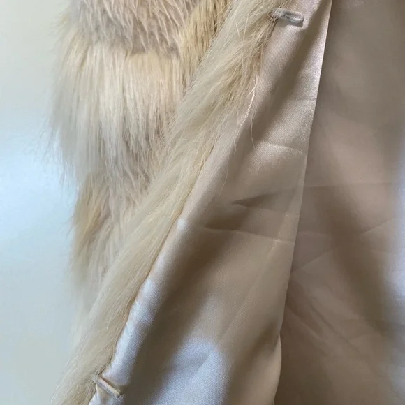 NWOT STEVE MADDEN Faux fur vest size Medium - Picture 2 of 4